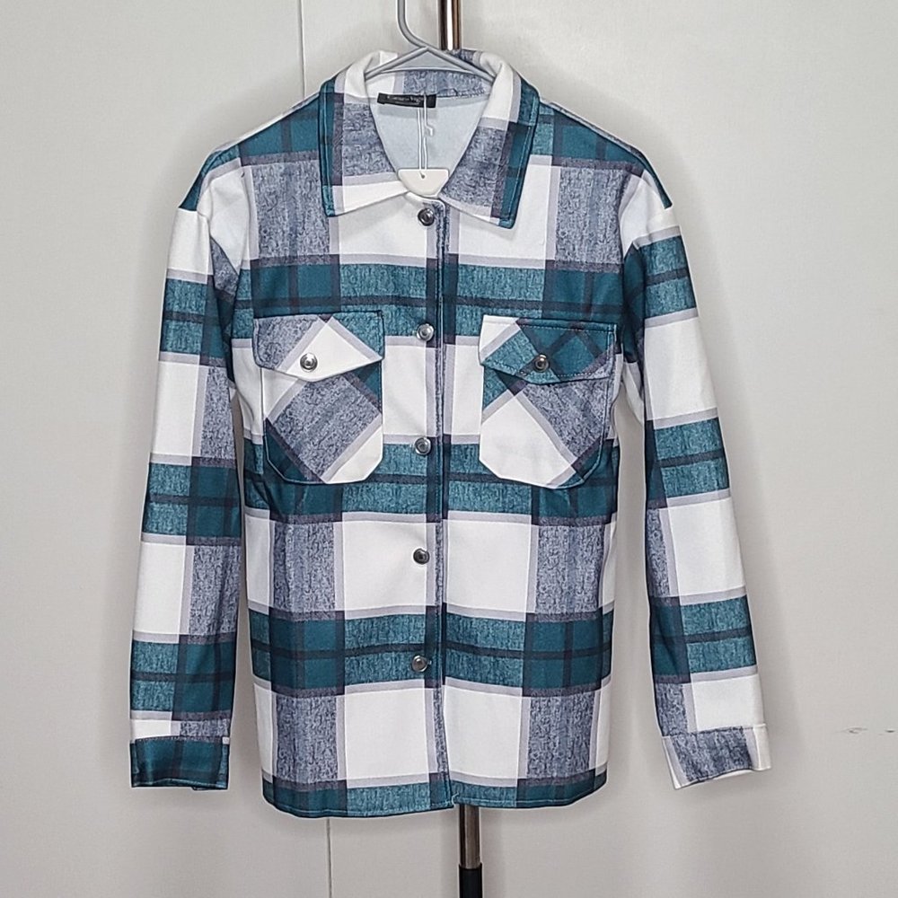 Green/White/Black Plaid Shacket size large fits like a medium. NWT - Picture 4 of 6